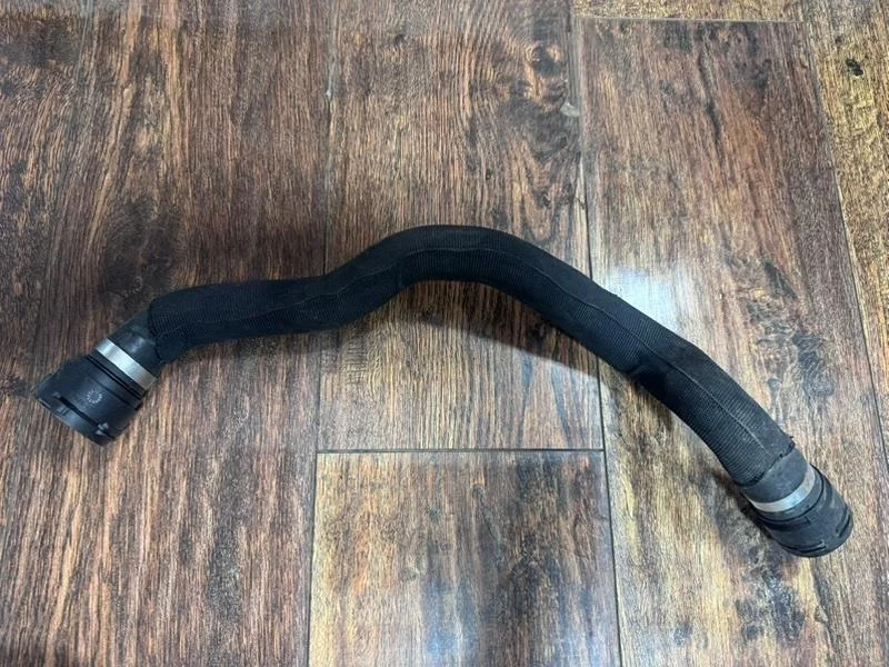 Патрубок системы охлаждения AUDI a4 B8