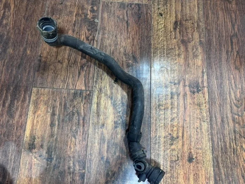 Патрубок системы охлаждения AUDI a4 B8