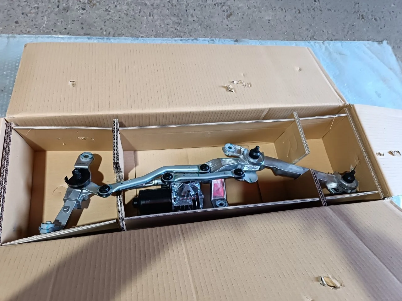 Трапеция дворников Lexus RX450HL 2021 8501048270, передняя