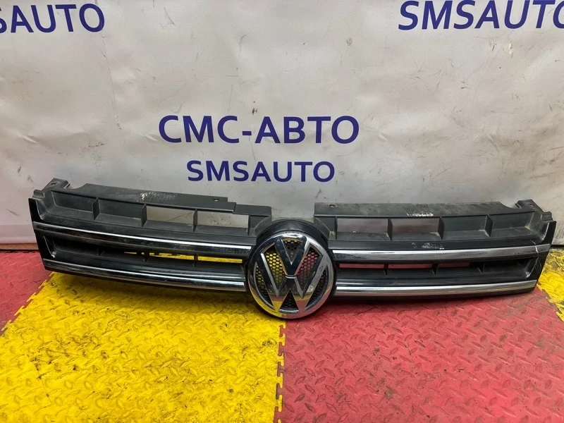 Решетка радиатора Volkswagen Touareg 7P6853651A NF 3.6 CGRA