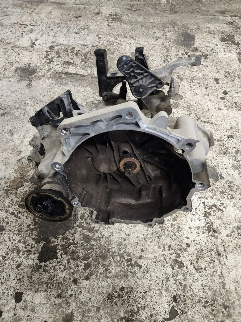 КПП механическая (МКПП) 5-ступенчатая 02T301103 Volkswagen Polo 5 1.2 Бензин