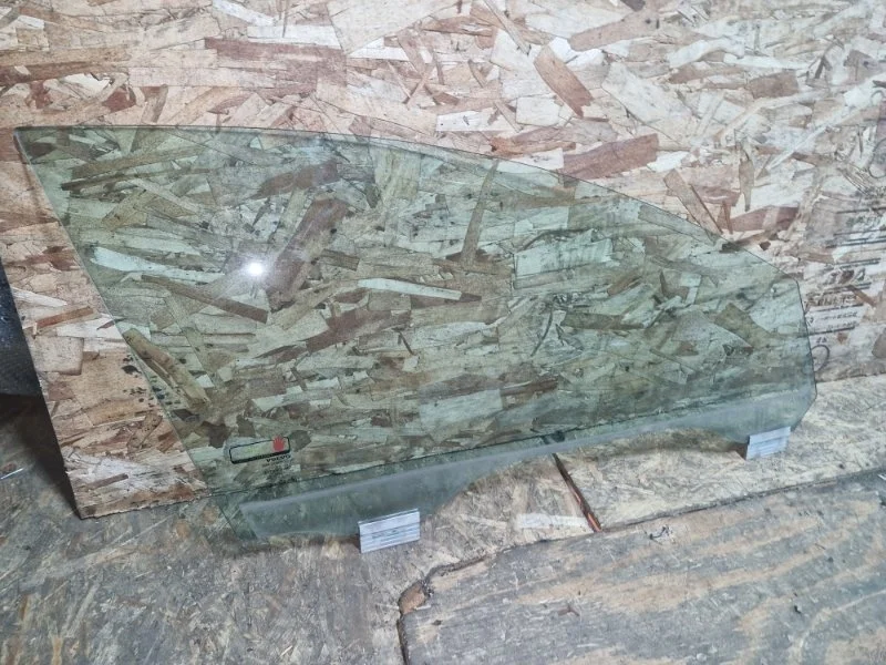 Стекло дверное триплекс Volvo s40 2010 MS