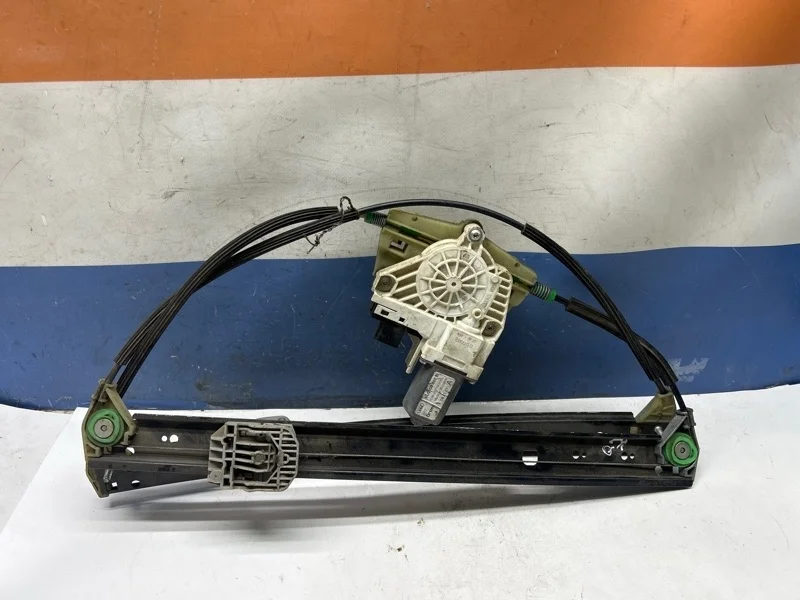 Стеклоподъемник Audi Q7 2005 - 2015 4L0959802B, задний