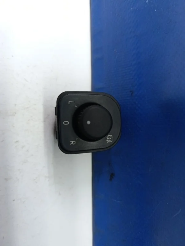 Кнопка корректора зеркал Volkswagen Jetta 2010 1K0959565K