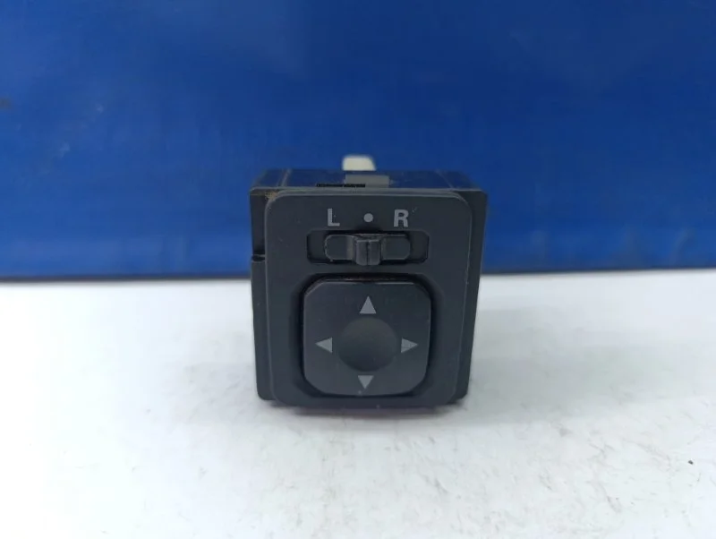 Кнопка корректора зеркал Mitsubishi Lancer 2010 MR417977