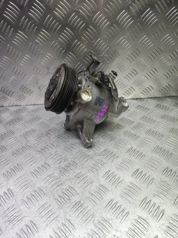 Компрессор кондиционера Subaru Forester 73111FJ000 FB20