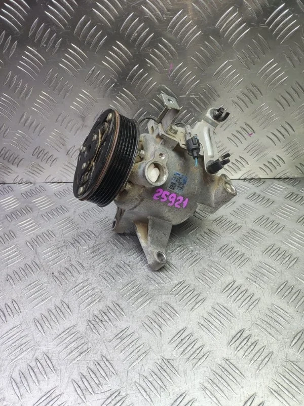 Компрессор кондиционера Subaru Forester 73111FJ000 FB20