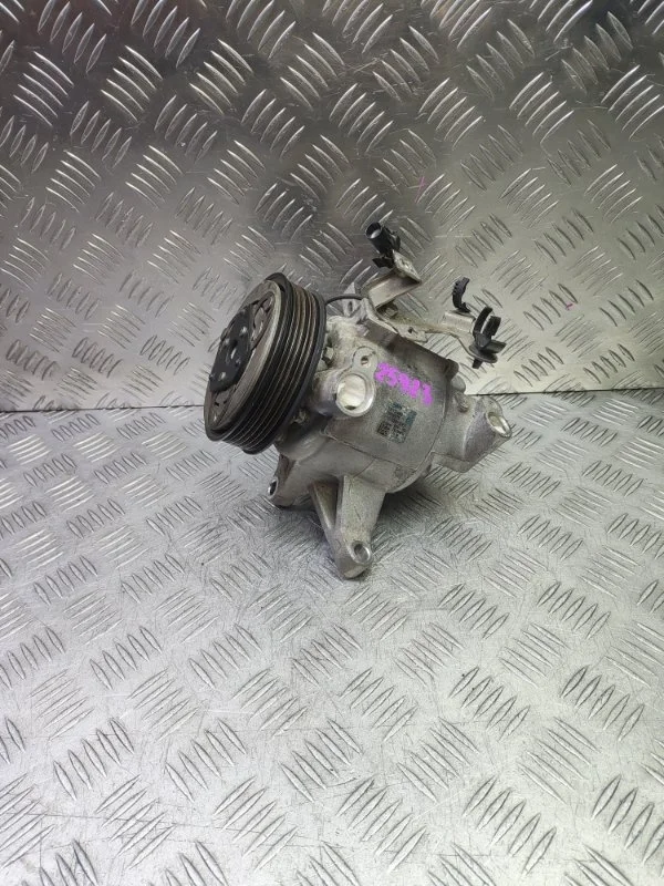 Компрессор кондиционера Subaru Forester 73111FJ000 FB20