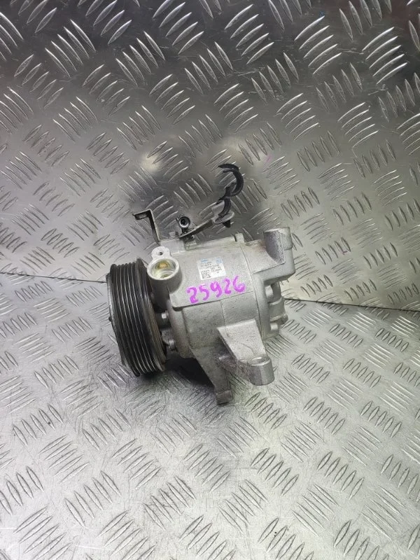 Компрессор кондиционера Subaru XV 73111FJ000 FB16