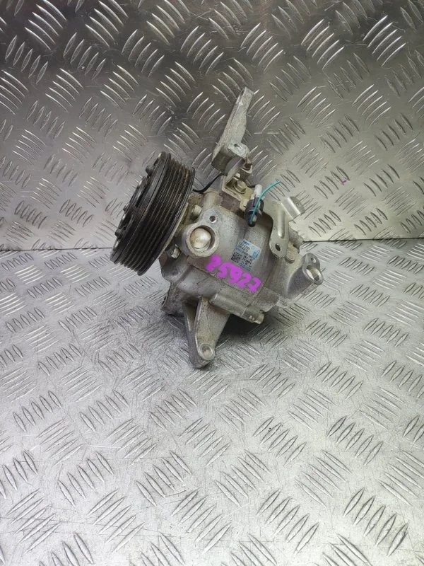 Компрессор кондиционера Subaru Legacy 73111FG000 BM FB25