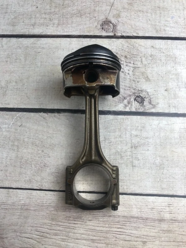 Поршень в сборе шатуном VW Passat 2005-2010 B6