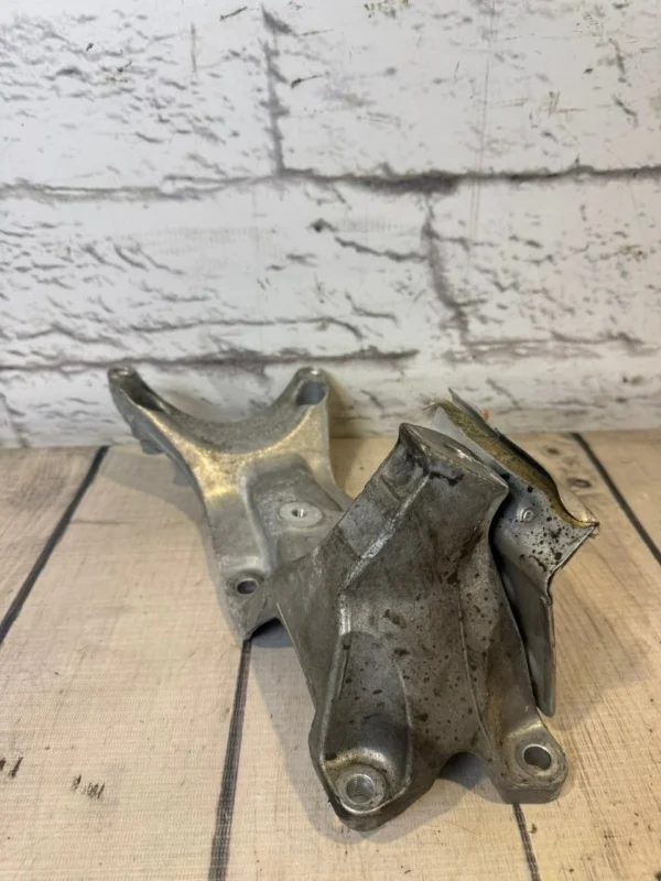 Кронштейн двигателя левый Audi A6 2013 C7