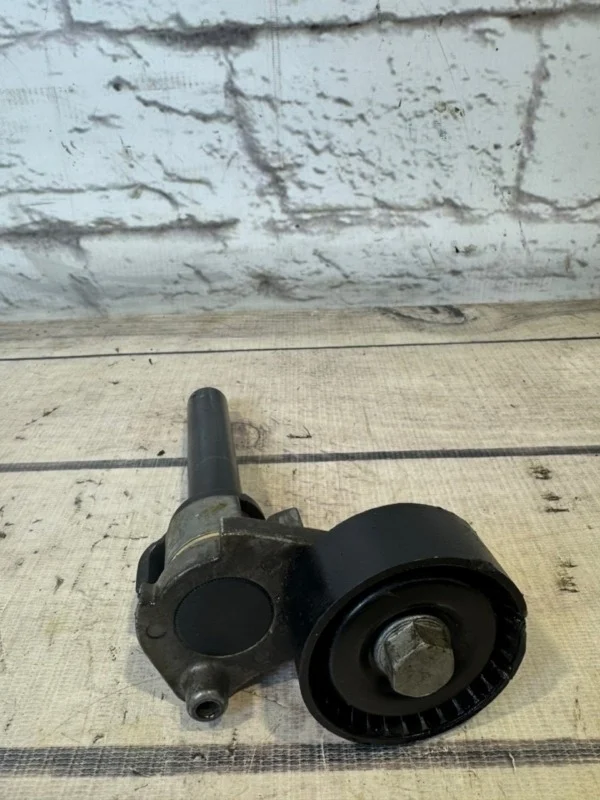 Ролик натяжителя ремня VW Passat 2012 B7