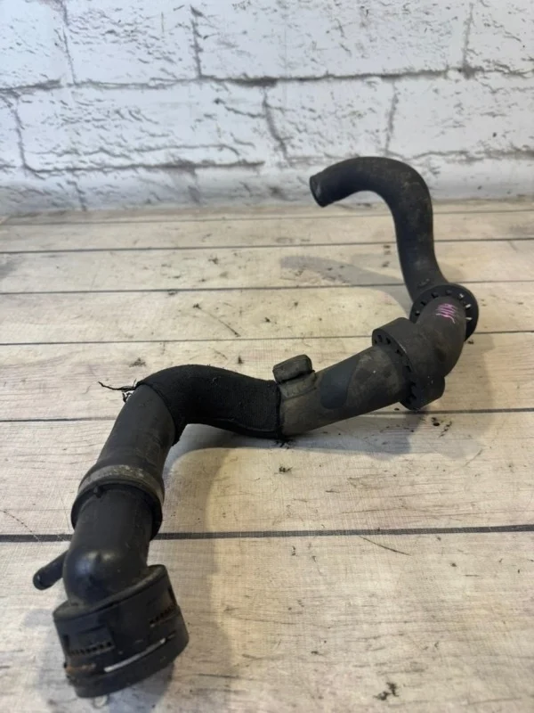 Патрубок охлаждения VW Touareg 1 2009