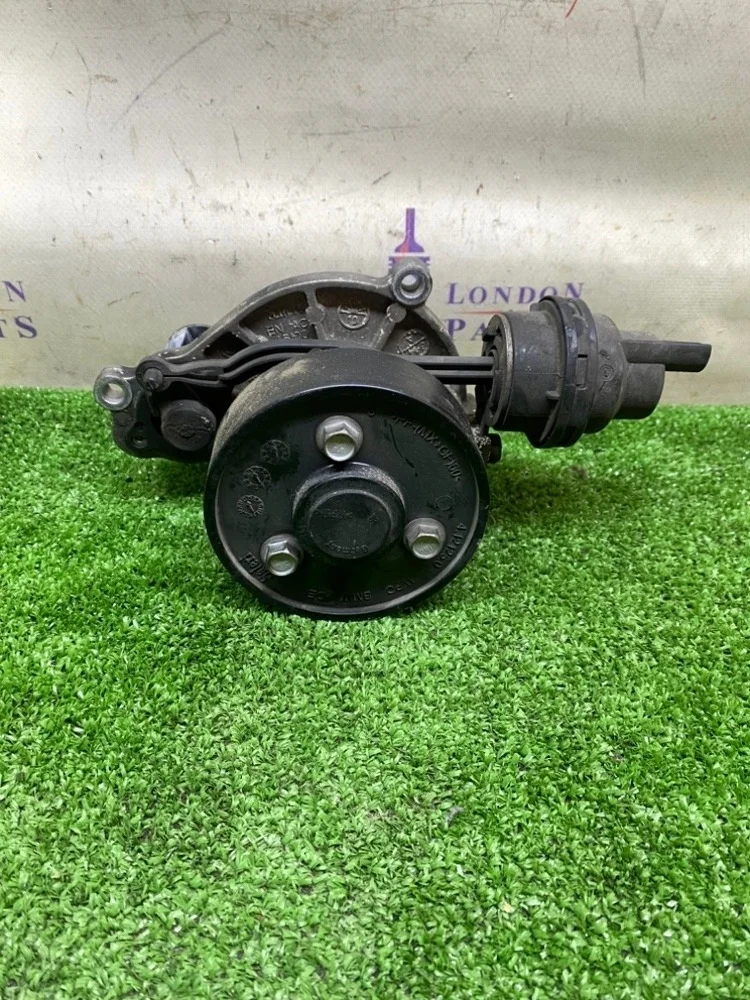 Помпа водяная BMW 320i F30