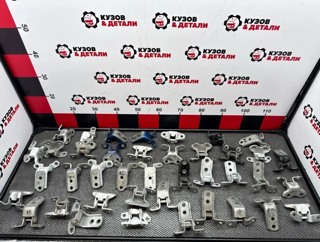 Петля двери Toyota Camry 2017-2021 6872012151 V70