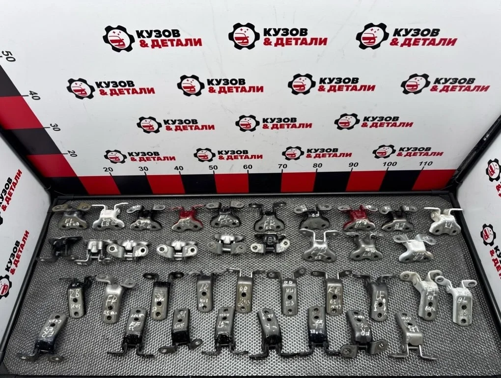 Петля двери Lexus ES 2012-2018 6871012150 XV60, передняя левая