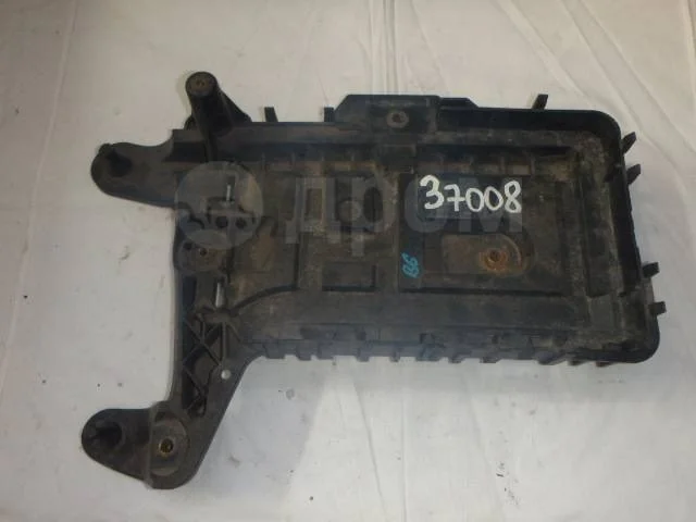 Крепление АКБ (корпус/подставка) Volkswagen Passat B6 (2005—2010)