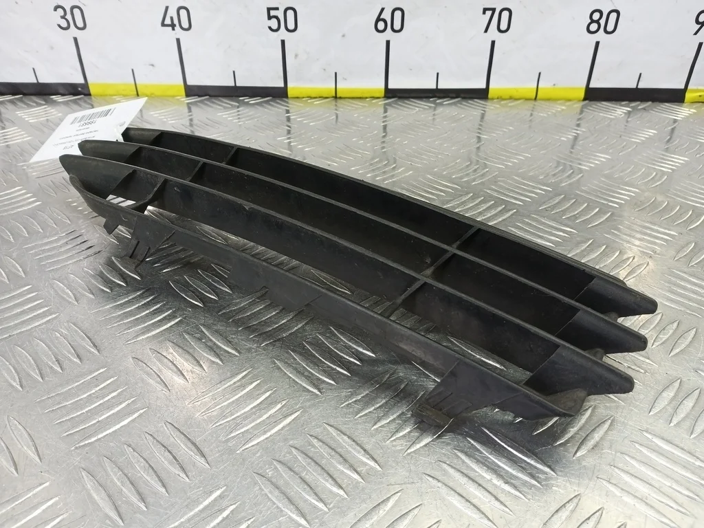 Накладка бампера переднего MITSUBISHI COLT Z30 (2