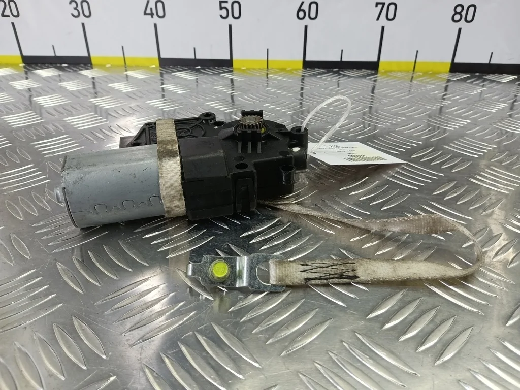 Моторчик люка LAND ROVER FREELANDER II (2006—2010)