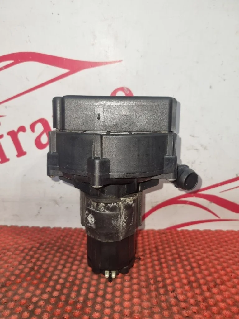 Насос продувки катализатора Mercedes-Benz E-Class 2004 A0001403785 OM113 5.0