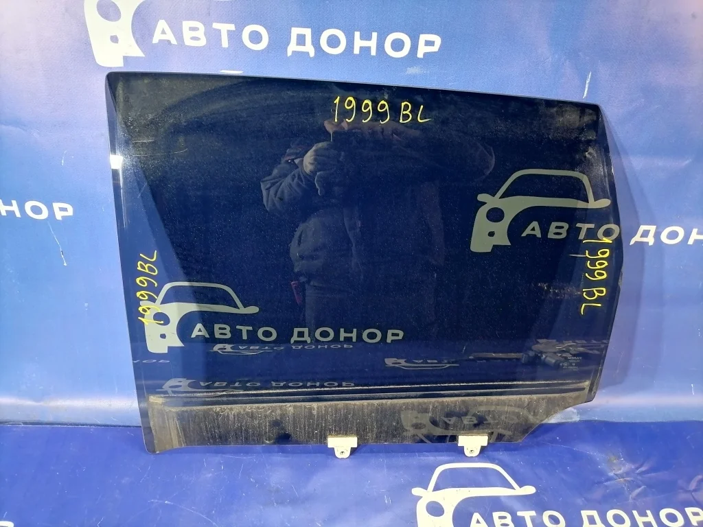 стекло NISSAN NOTE E11 HR15DE R 823011U61A