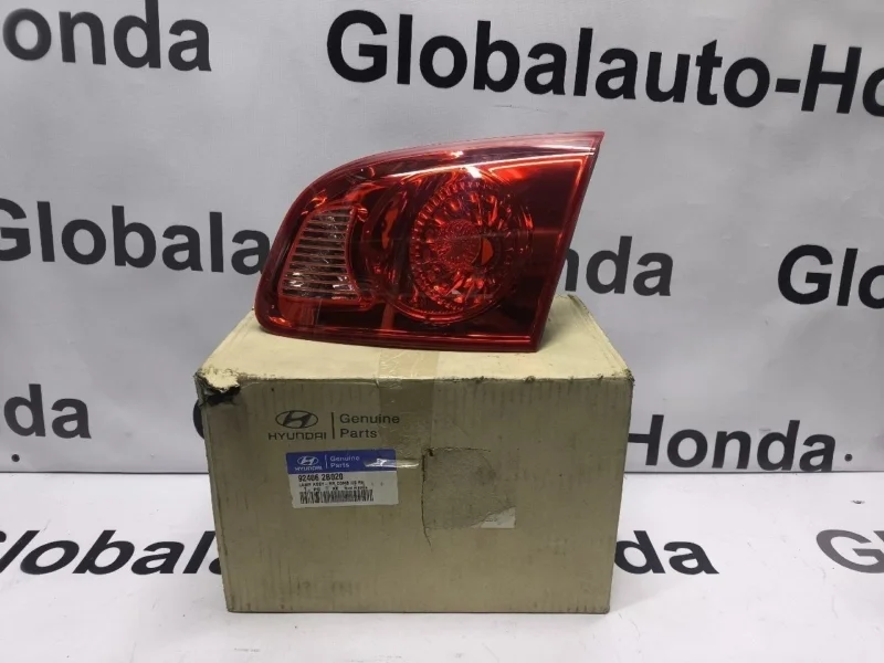 Фонарь в крышку багажника задний правый Hyundai