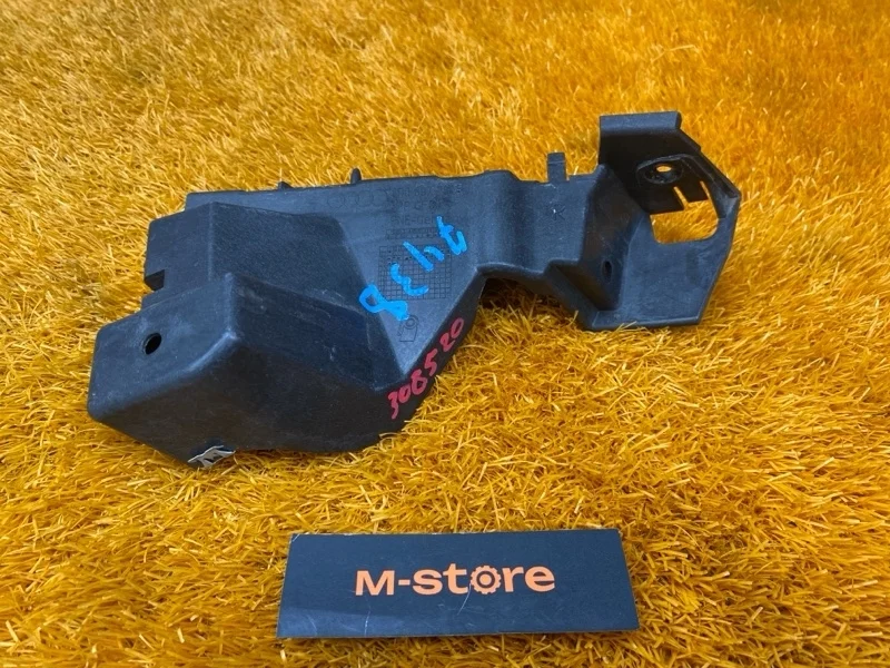 Крепление бампера Audi Q5 2009 8R0807284B 8R CDNC, переднее правое