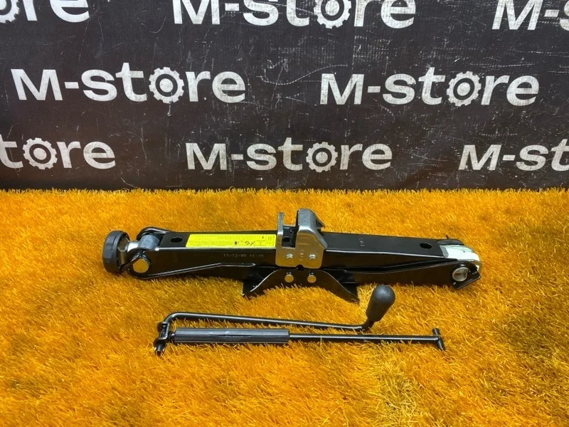 Домкрат Audi A4 2010 8K0011031D B8/8K CDNC