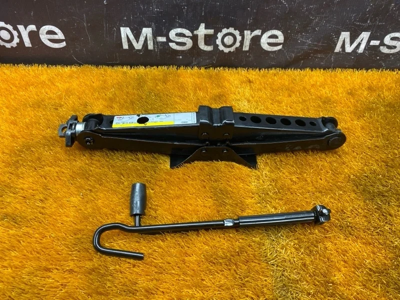 Домкрат Audi A3 2014 8V0011031A 8V CXSA