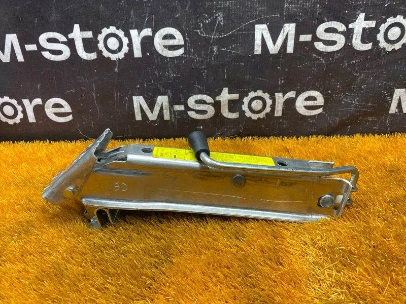 Домкрат Audi A4 2004 8E0011031D B6/8E ALT