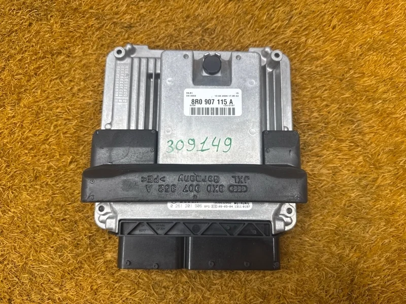 Блок управления двс Audi Q5 2009 8R0907115A 8R CDNC