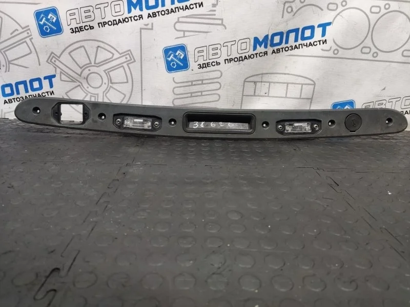 Накладка двери багажника Volvo S60 31253641 FS45 B4164T