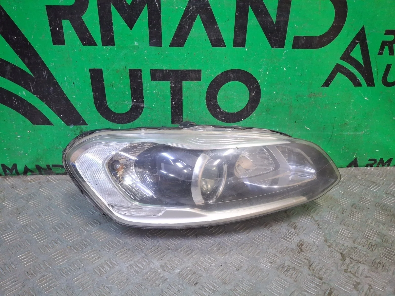 Фара Volvo XC60 2013-2017