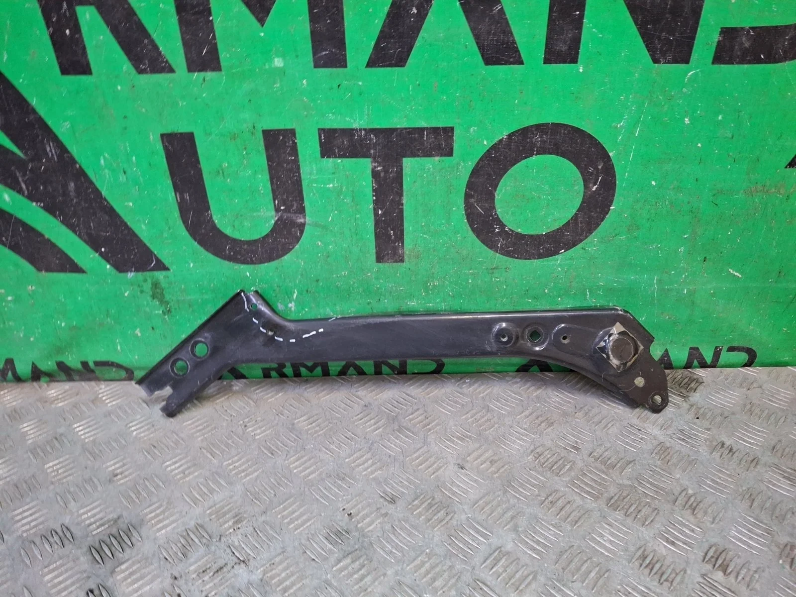 Кронштейн панели передней Nissan X-Trail 2007-2015 T31