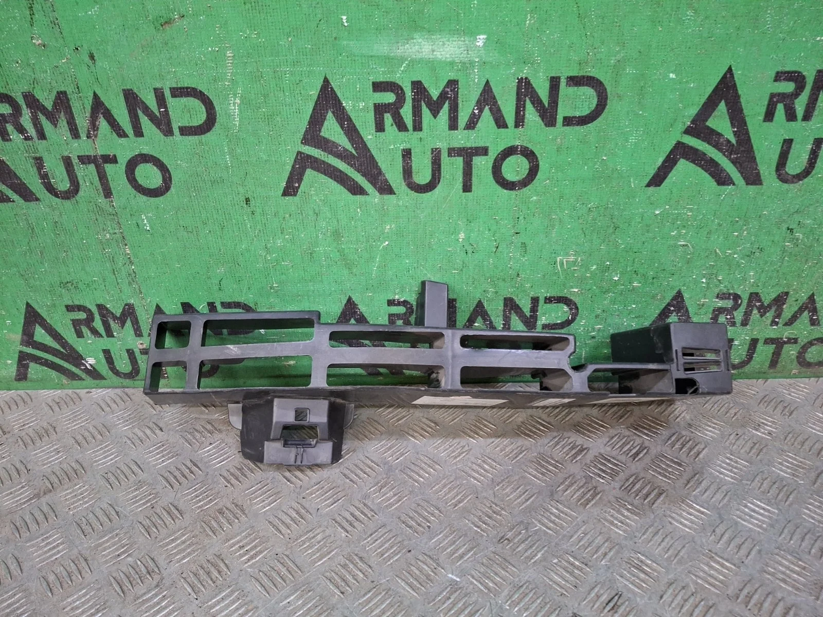 Абсорбер бампера Nissan Terrano 2014-2022 3 D10