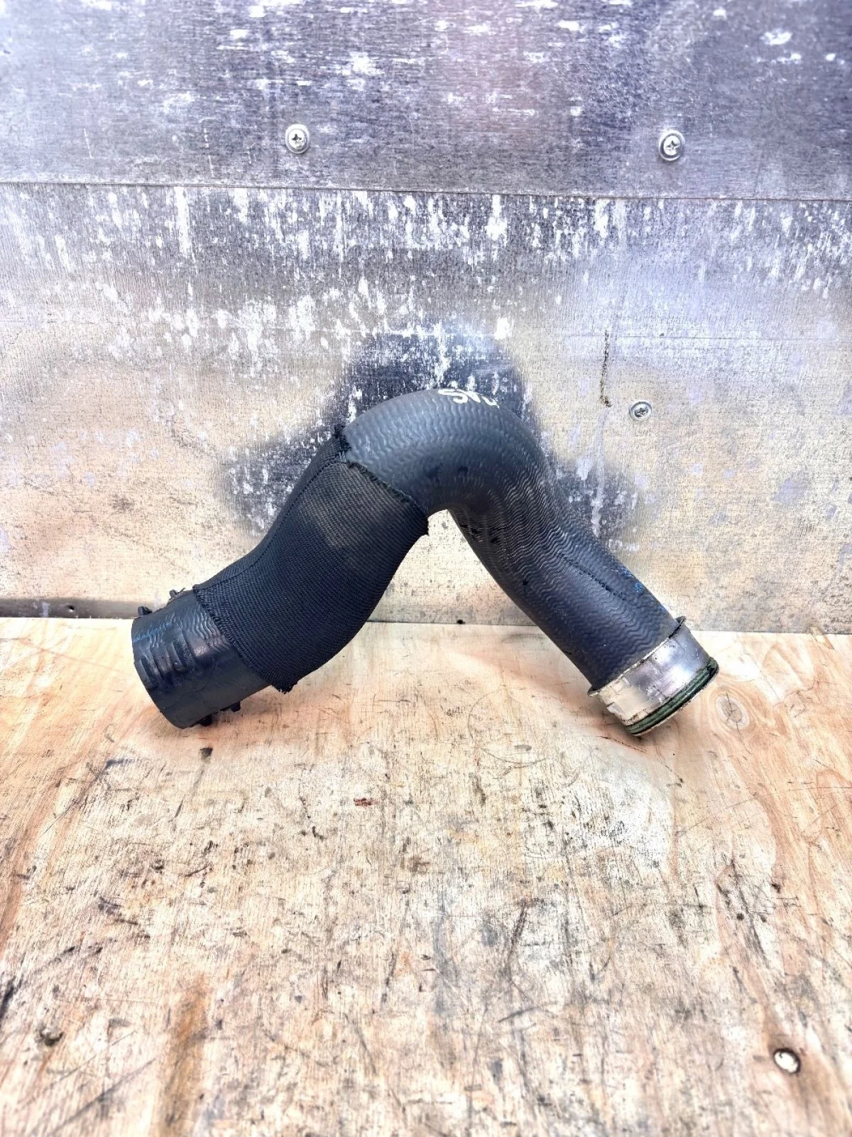 Патрубок интеркулера Audi Q7 4L рестайлинг (2009—2015)