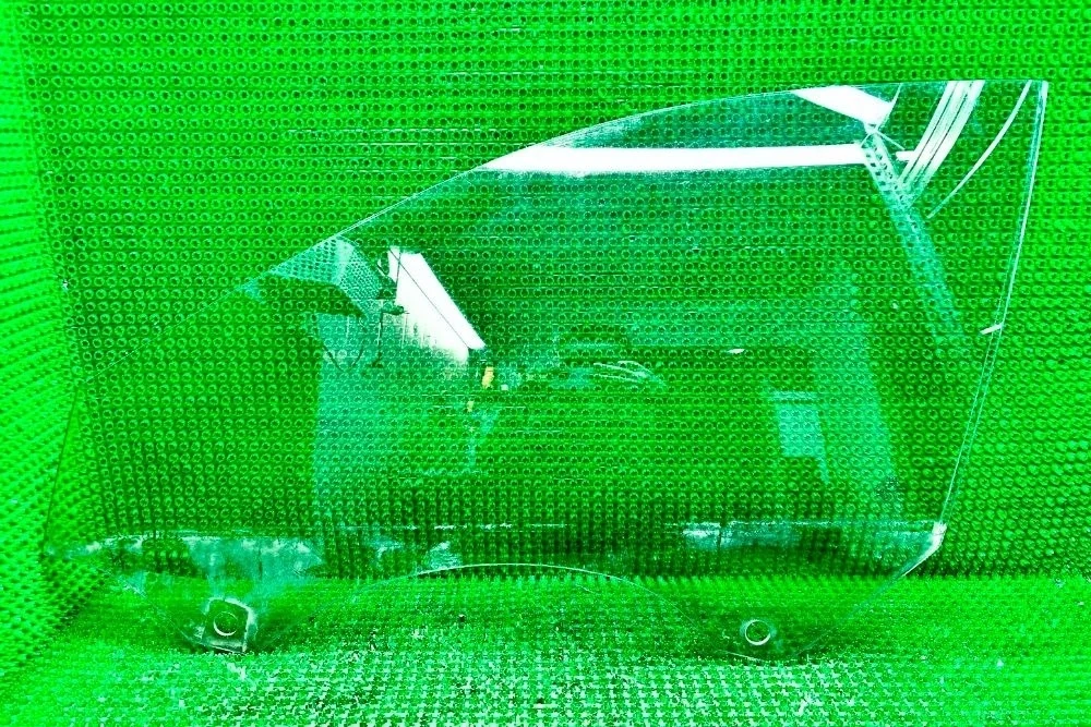 Стекло двери передней Audi A3 8P (2003—2005)