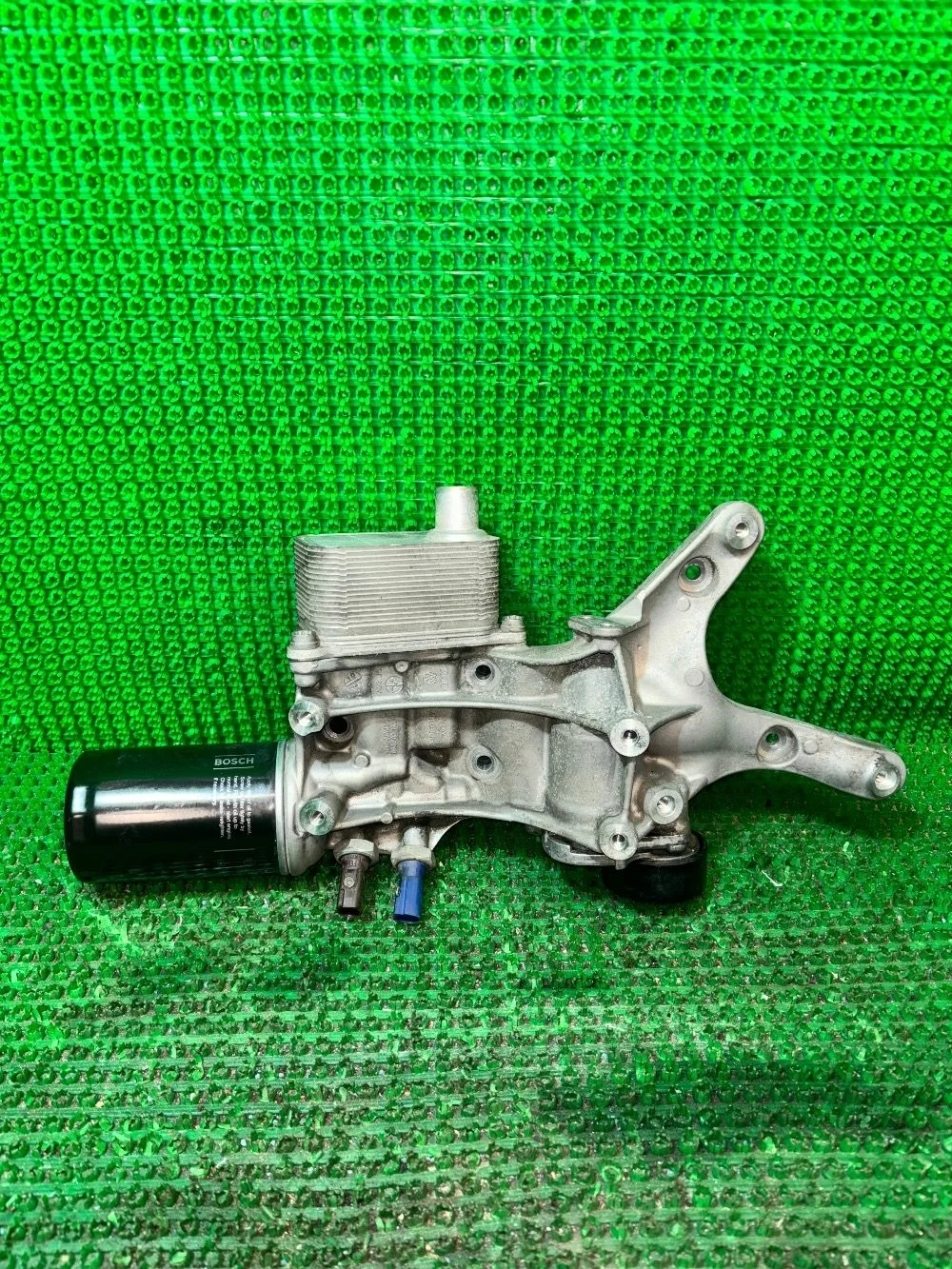 Корпус масляного фильтра Audi A4 B8 рестайлинг (2011—2015)