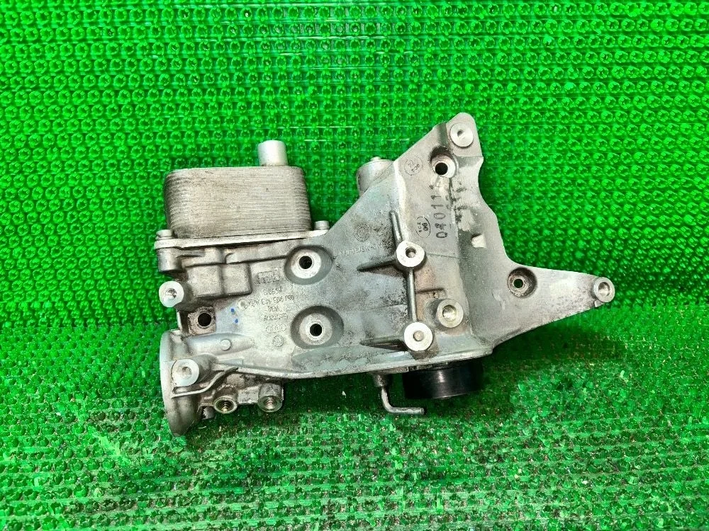 Корпус масляного фильтра Volkswagen Passat B7 (2010—2015)