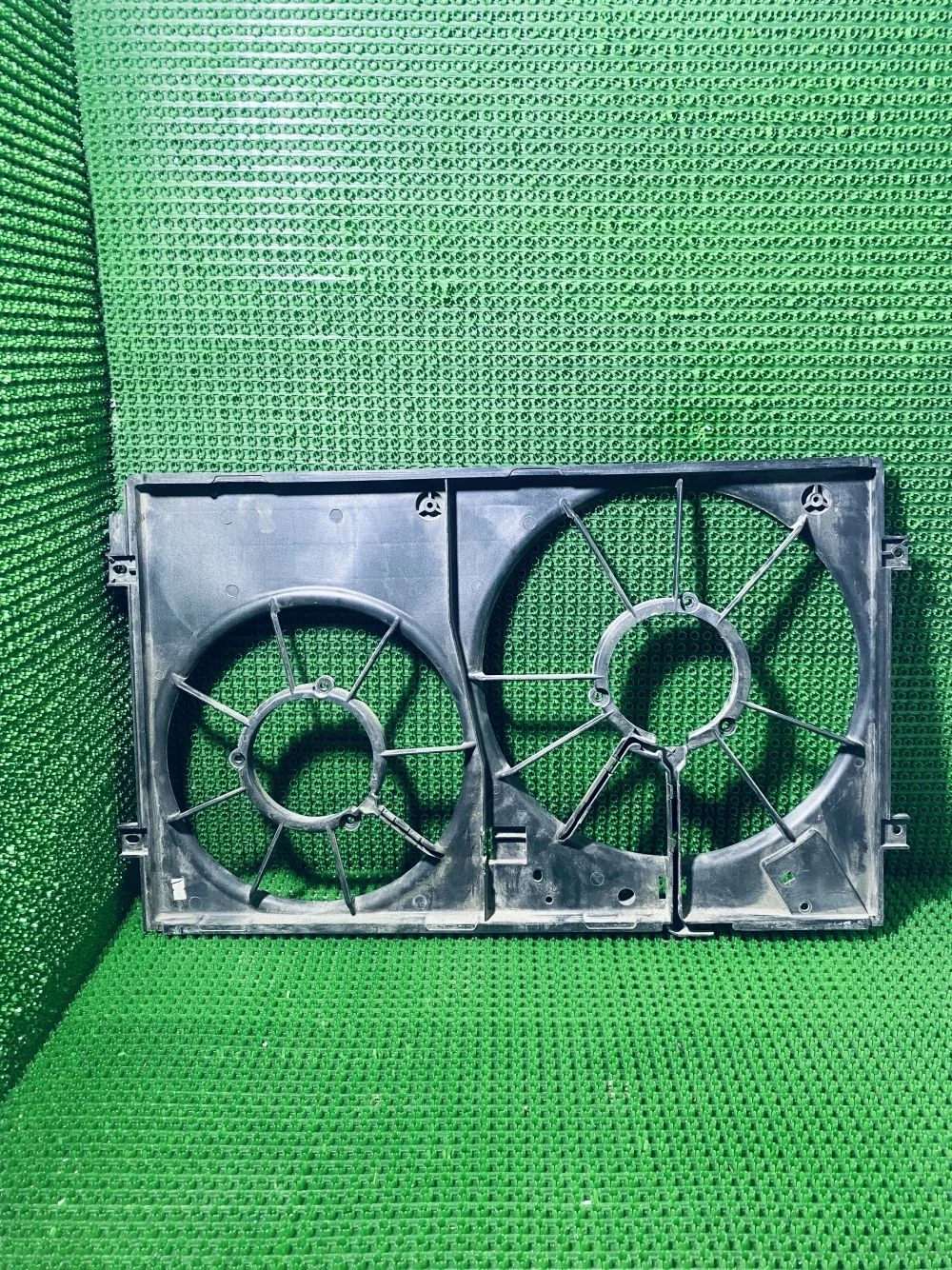 Диффузор вентилятора Volkswagen Passat B7 (2010—2015)