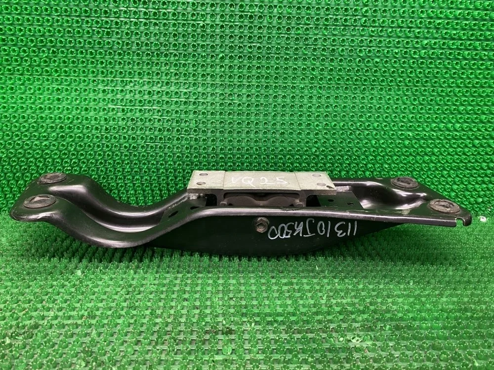 Кронштейн КПП Nissan Skyline V36 (2006—2010)