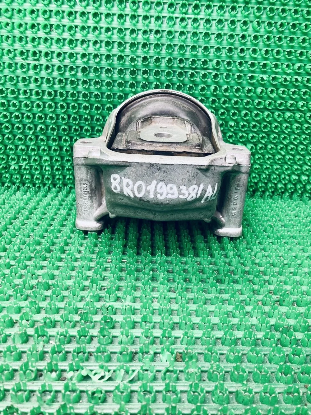 Опора двигателя Audi A4 B8 рестайлинг (2011—2015)