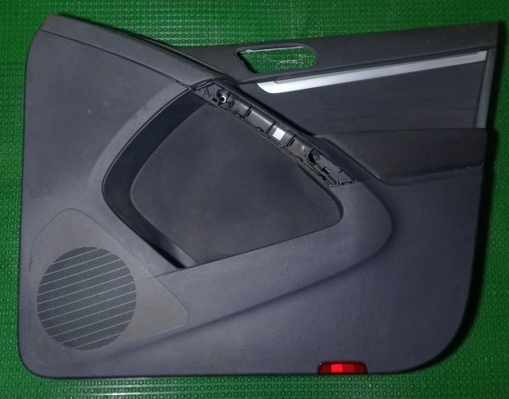 Обшивка двери передней Volkswagen Tiguan I рестайлинг (2011—2019)