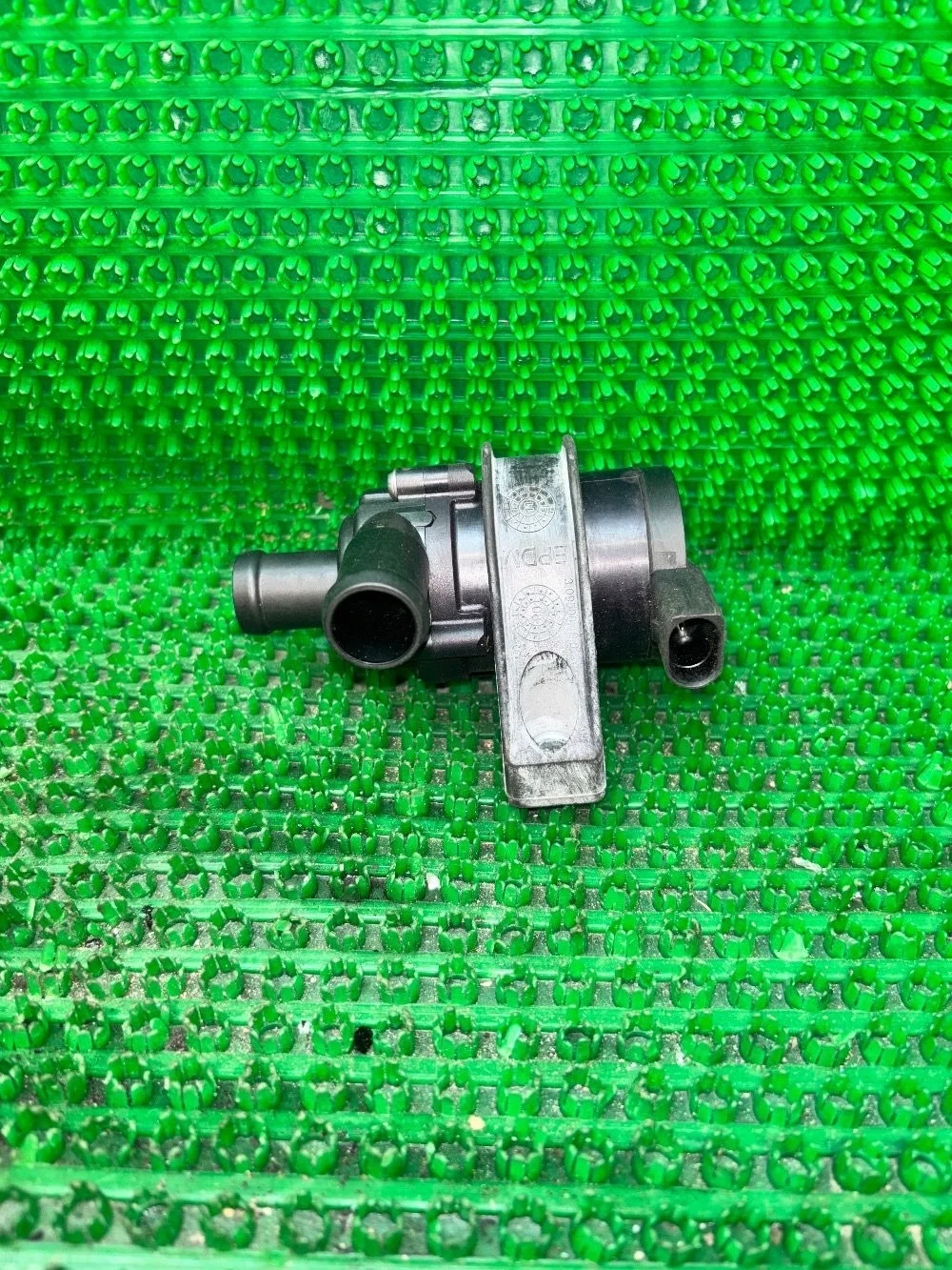 Насос водяной (помпа) Audi A3 8P рестайлинг 2 (2008—2013)