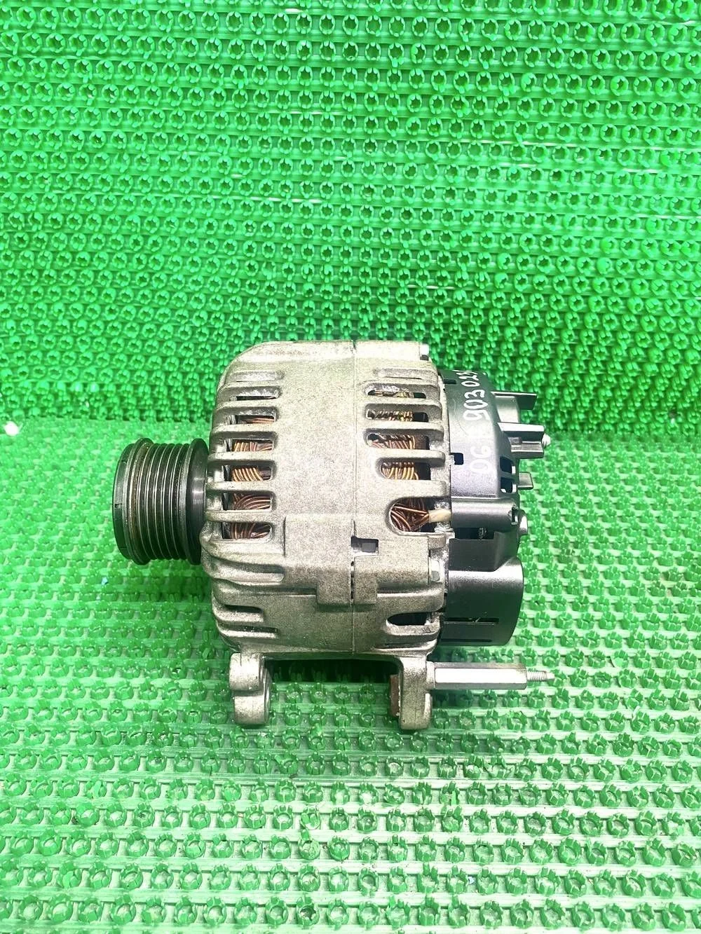 Генератор Volkswagen Caddy III (2004—2010)