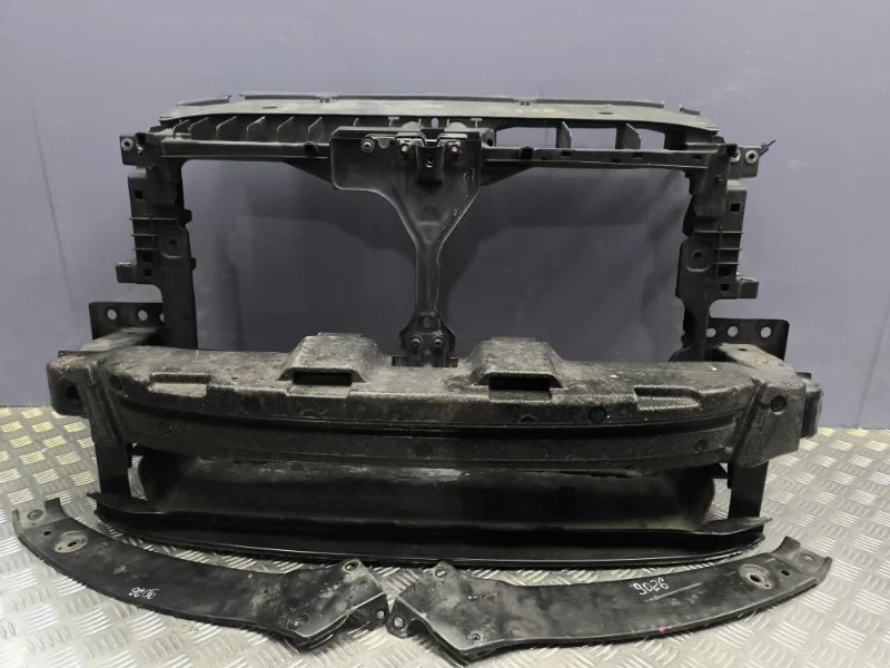 Панель передняя (телевизор) volkswagen Tiguan 2009 5N0805588D 5N1 CAWA