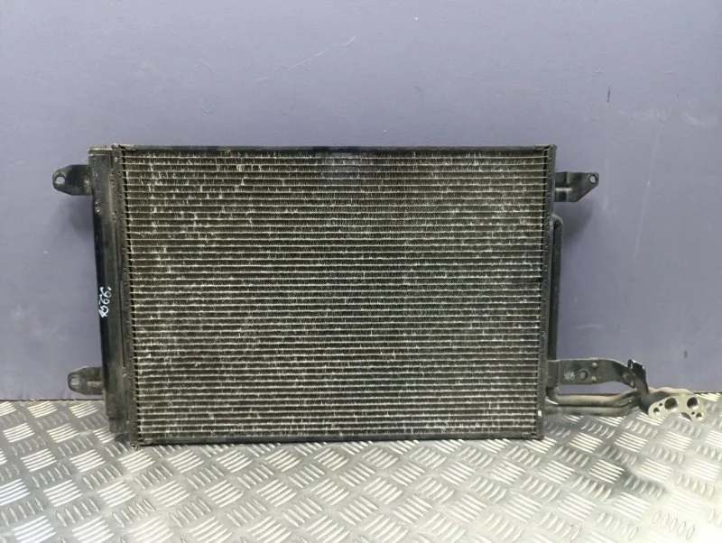 Радиатор кондиционера Audi A3 2007 1K0820411AK 8P BZB