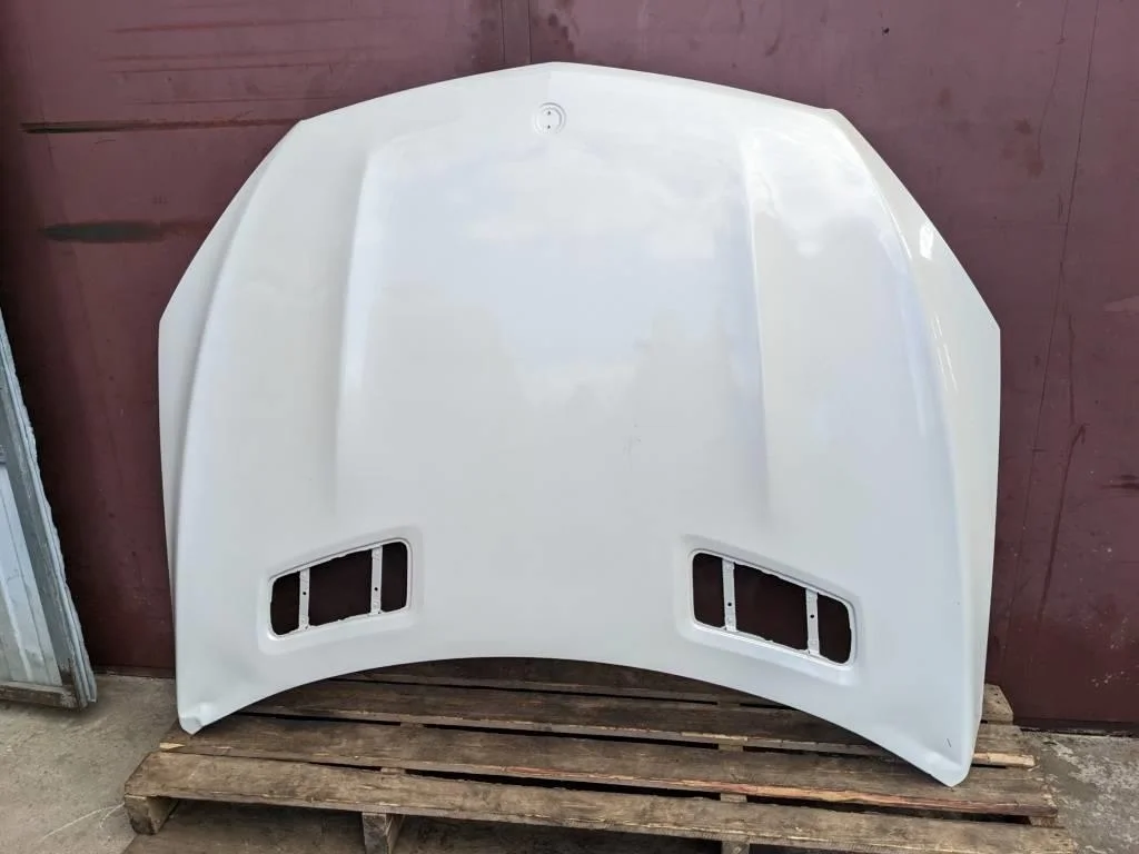 Капот Mercedes-Benz