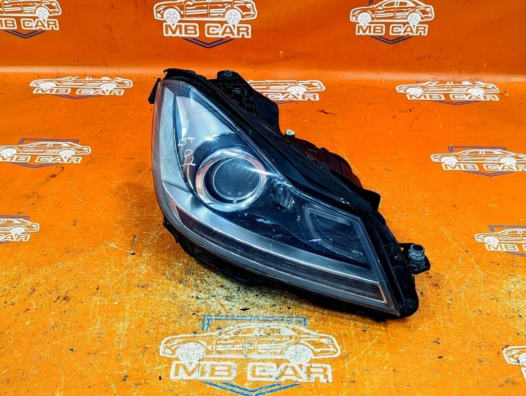Фара правая Mercedes-Benz